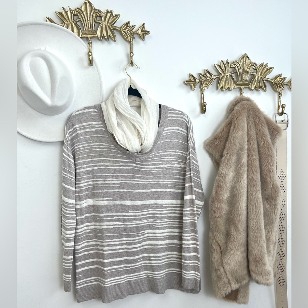 Light knit cotton blend sweater L ptp 22”